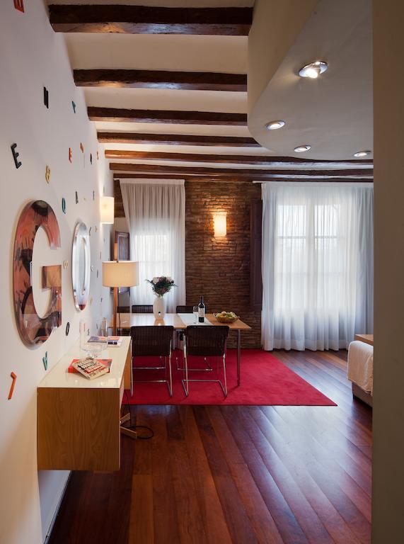 Apartamentos La Casa De Les Lletres Барселона Номер фото